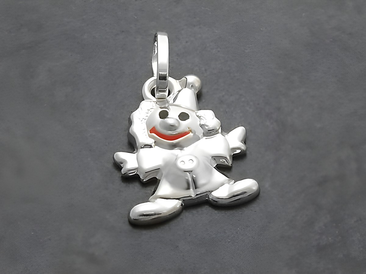 Clown Anhänger aus Sterling Silber, lustiges Design für Kinder, hergestellt von Juwelier Harnisch, ideal als Geschenk oder Accessoire für kleine Clowns.