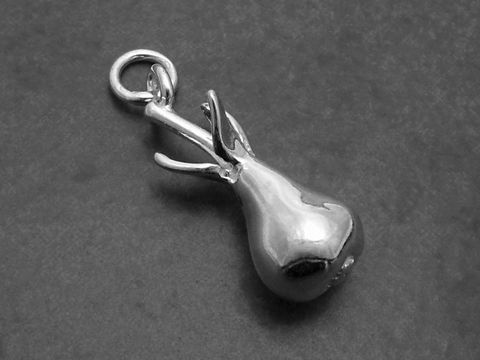 Silber Anhänger in Form einer massiven Birne, detailreiche Darstellung des Obstes, Hersteller Juwelier Harnisch, ideal für Liebhaber von Pflanzen und Fruchtmotiven.