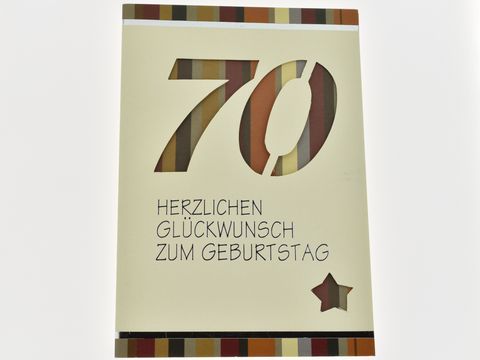 Geburtstagskarte mit der Zahl siebzig in bräunlich-beigen Farben, Hersteller Juwelier Harnisch, bedruckt mit herzlichen Glückwünschen zum Geburtstag.