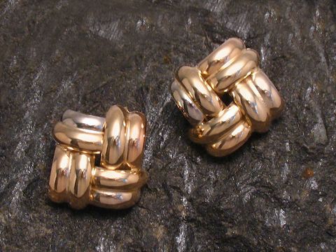 Tricolore Gold Ohrstecker 19 mm von Juwelier Harnisch, elegantes Design mit glänzenden Oberflächen in warmen Farbtönen, ideal für stilvolle Akzente und besondere Anlässe.