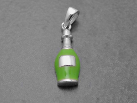Sektflasche lackiert in grün als Sterling Silber Anhänger, geeignet für Kinder, Hersteller Juwelier Harnisch.