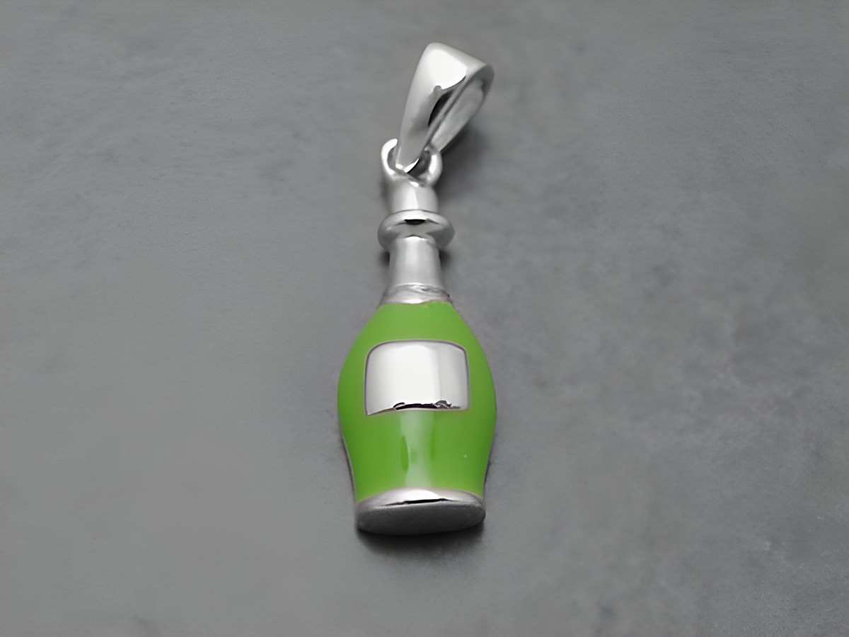 Sektflasche lackiert in grün als Sterling Silber Anhänger, geeignet für Kinder, Hersteller Juwelier Harnisch.