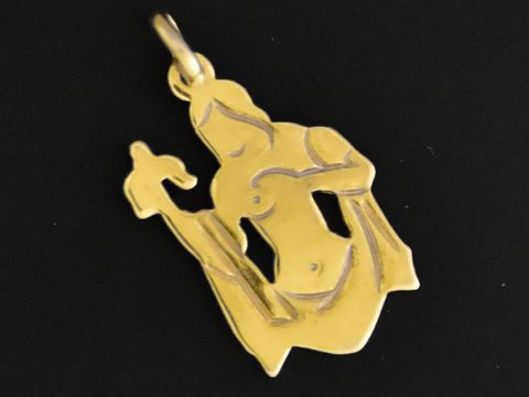 Wassermann Anhänger aus Gold 333, plastisch flach gestaltet, zeigt das Sternzeichen Wassermann, hergestellt vom Juwelier Harnisch, ideal als persönliches Schmuckstück.