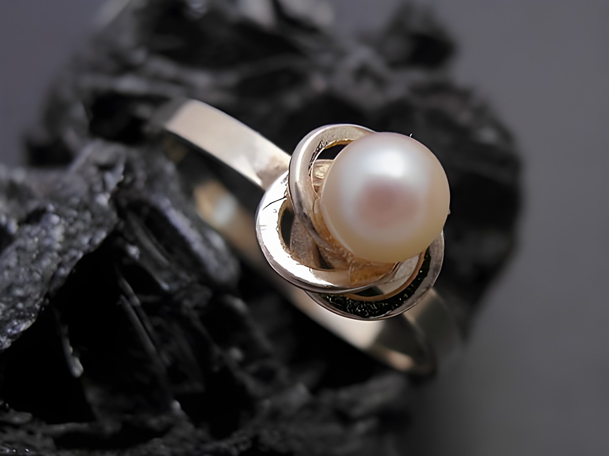 Gold Perlen Ring unvergänglich Gr. 49,5 mit Zuchtperle 4,6 mm aus Gold 333, Hersteller Juwelier Harnisch, geeignet bis Gr. 50/16. Elegant und zeitlos in Design und Verarbeitung.