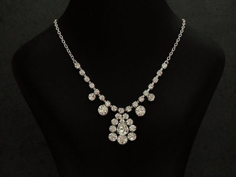 Strass Collier Kette zeitlos in weiß von Juwelier Harnisch aus Sterling Silber mit silberfarbener Optik, Länge 38 bis 45 cm, elegant sowie funkelnd und ideal für besondere Anlässe.