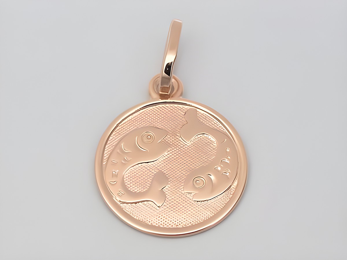 Fisch Anhänger aus rosé vergoldetem Sterlingsilber, poliert, mit gravierten Fischen im Design, Ø 14 mm, Hersteller: Juwelier Harnisch, ideal für Anhänger oder Schmuckstücke.