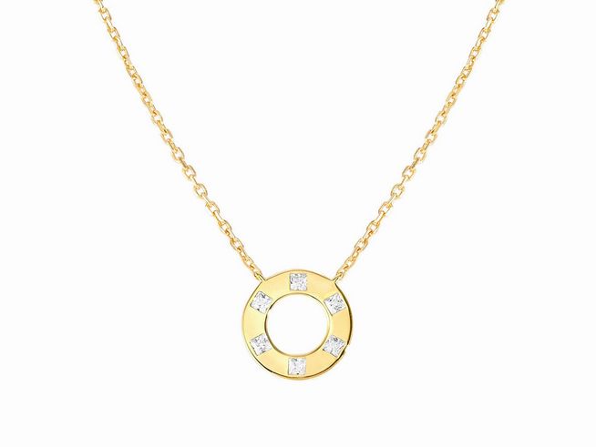 Zarte Kette aus Gelbgold mit einem runden Anhänger, der mit weißen Zirkonia verziert ist. Die Kette hat eine Länge von 38 bis 44 cm und ist von der Marke Nomination.