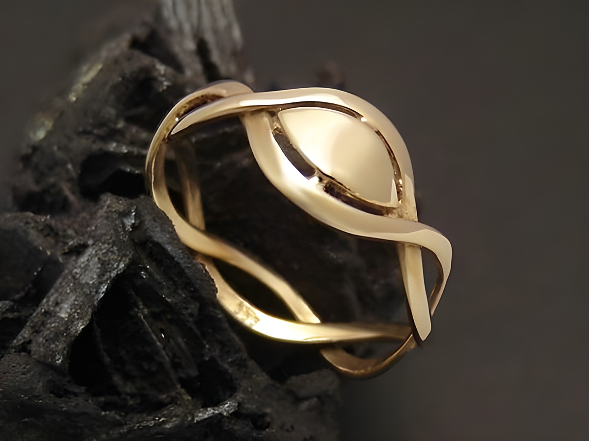 Kunstvoller Goldring aus Gold 333 in Größe 54, gefertigt vom Juwelier Harnisch, mit ansprechendem Design bis Größe 54/17,5.