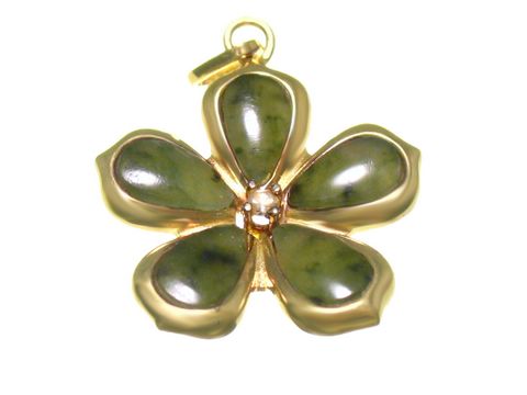 Blumendiamant Gold Anhänger aus Gelbgold, Durchmesser 20 mm, mit eingefassten grünen Steinen und zentralem Diamanten, Hersteller Juwelier Harnisch, idealer Schmuck für besondere Anlässe.