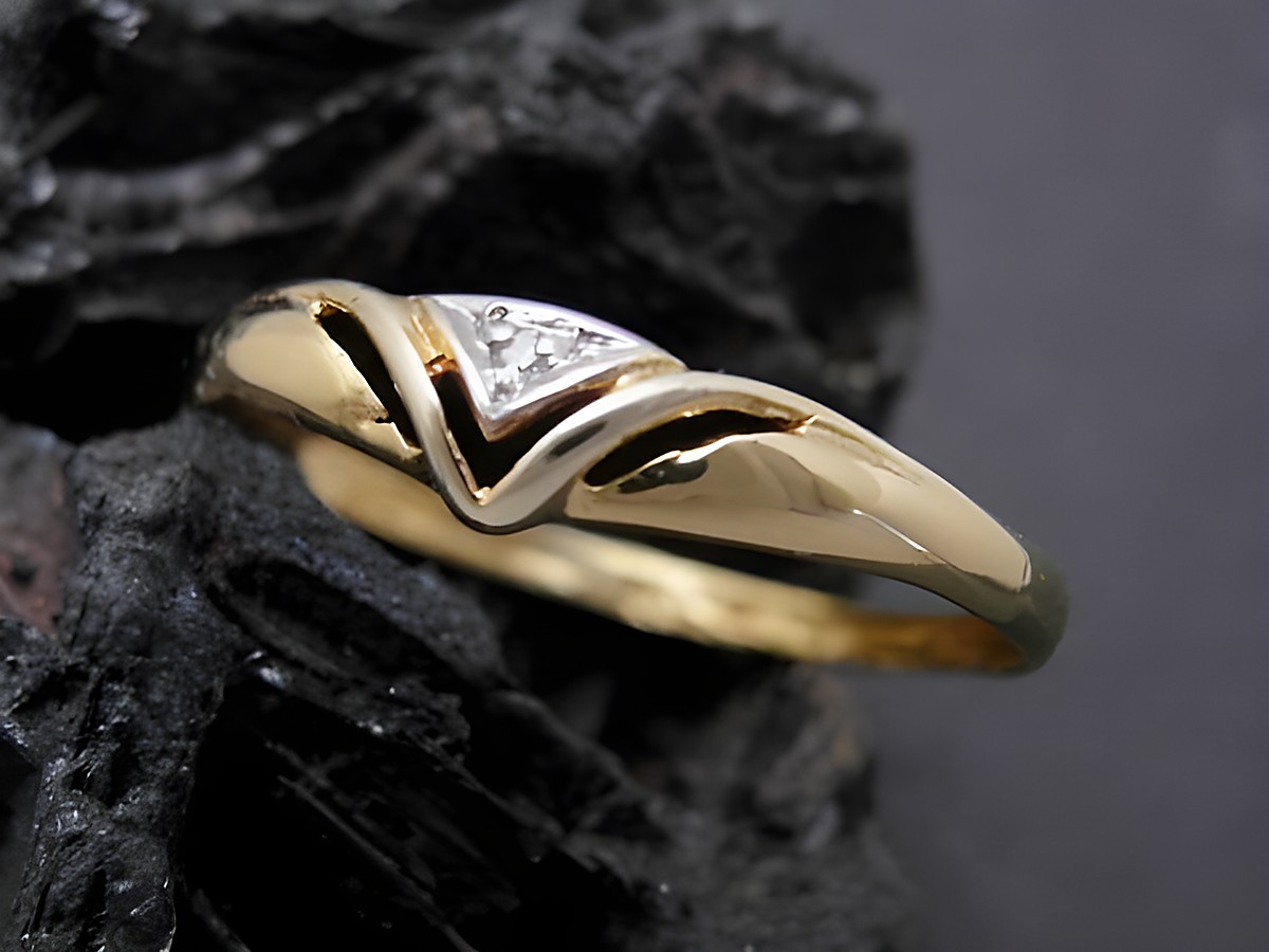 Gold Ring elegant Gold 585 bicolor mit Diamant, stilvoller Goldring in Größe 57,5, Hersteller Juwelier Harnisch, geeignet bis Größe 58/18,5.