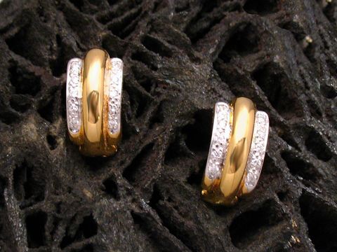 Ohrringe aus Gold 585 in bicolor mit Brillant 0,20 ct TW/Si, hergestellt von Juwelier Harnisch, Brillant und Diamant, hochwertig und elegant gestaltet.