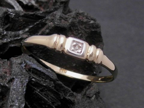 Gold Ring elegant Gold 333 bicolor mit Diamant Goldring Gr. 58, Hersteller Juwelier Harnisch, bis Gr. 58/18,5. Der Ring verbindet klassischen Stil mit modernem Design.