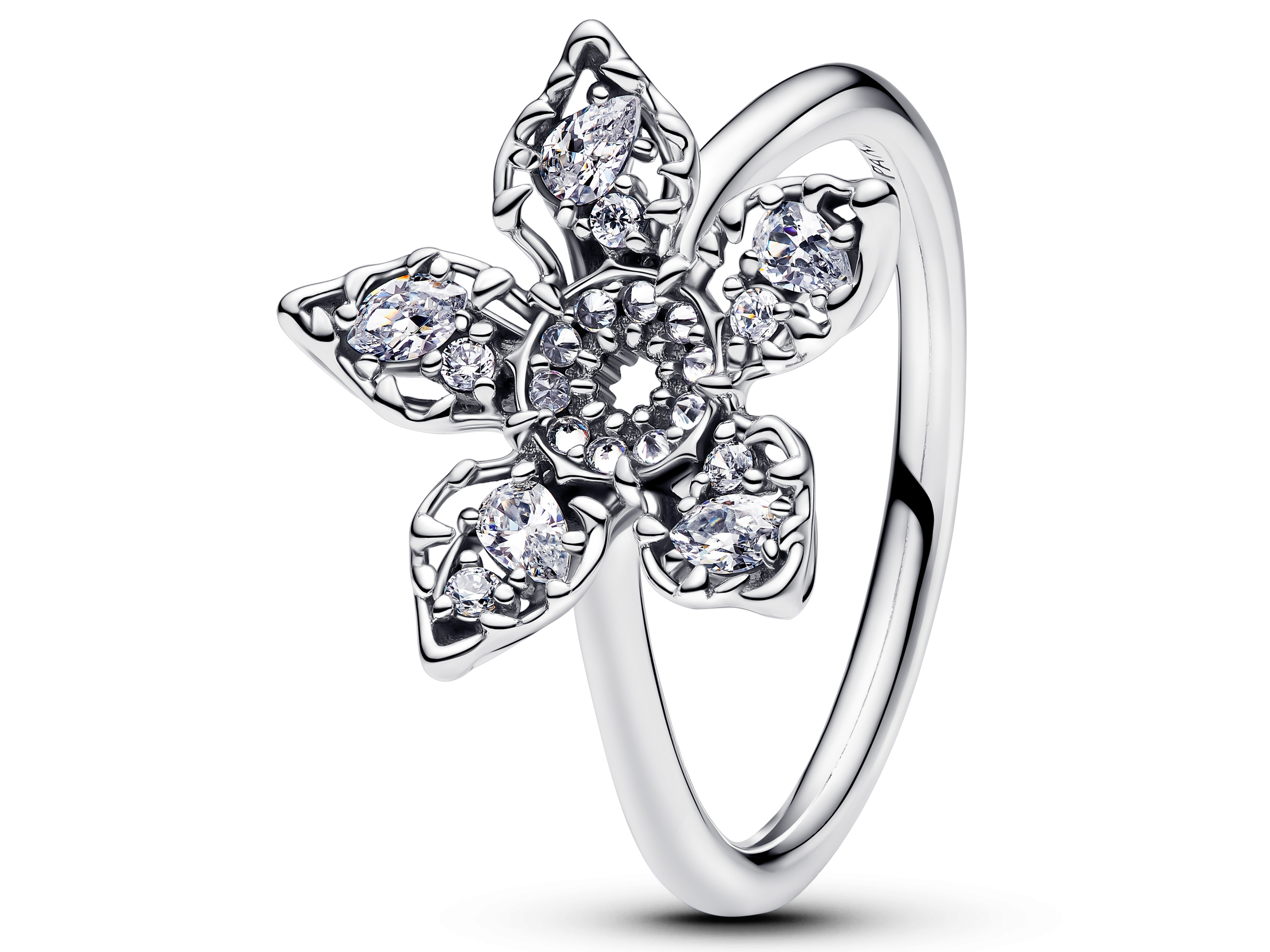 Pandora 193578C01-48 Project Red Stranger Things Ring aus Silber mit klaren Zirkonia schmückt sich mit einer blütenförmigen Gestaltung, die Eleganz und Stil ausstrahlt. Gr. 48.