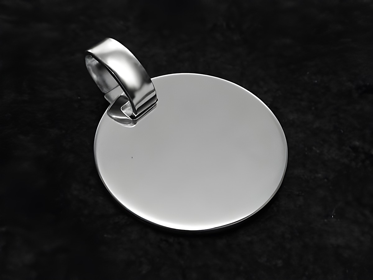 Silber Anhänger mit runder, polierter Gravurplatte, rhodiniert. Hersteller Juwelier Harnisch, schlichtes Design, ideal für persönliche Gravuren.