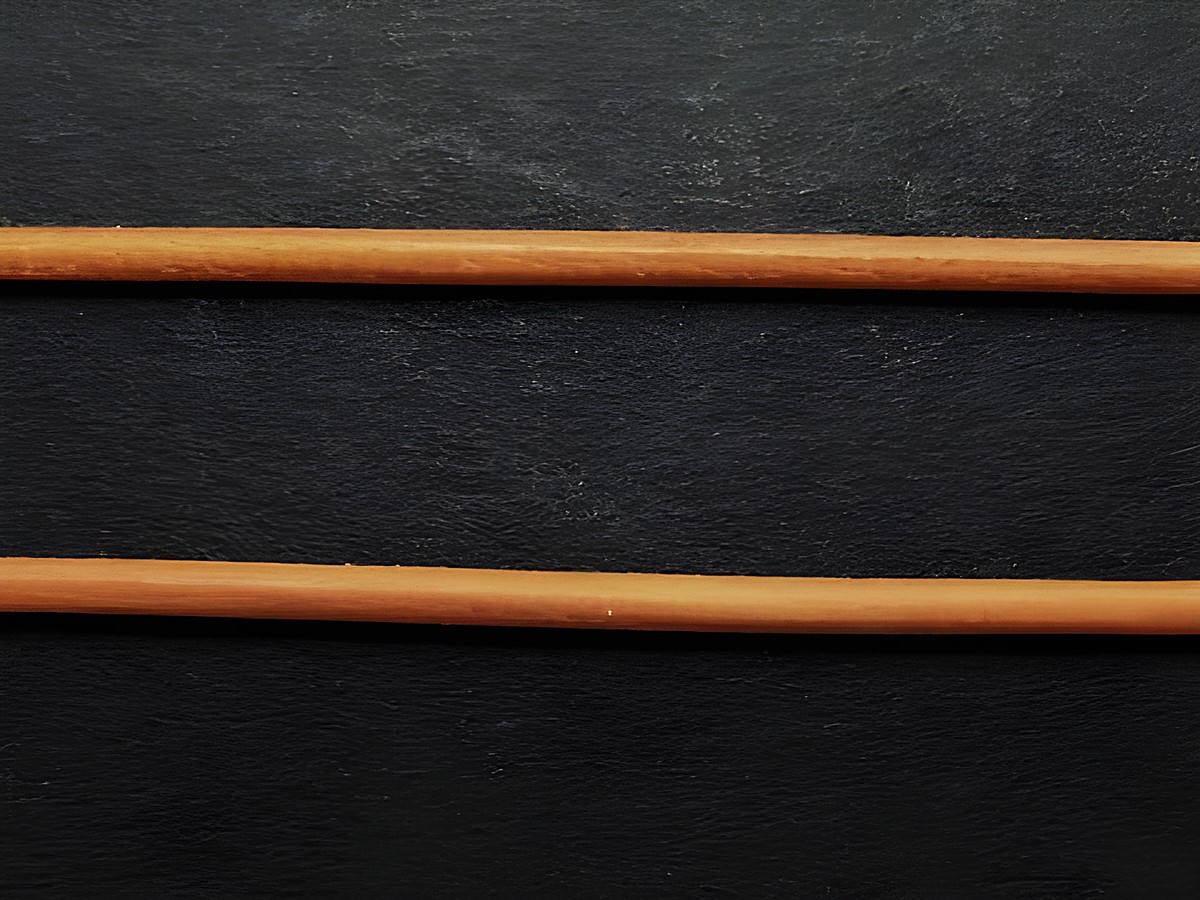 Ziegenlederkette in orange, ca. 100 cm lang und 1,2 mm dick, vom Hersteller Juwelier Harnisch, ideal als Lederband für Schmuckdesign.