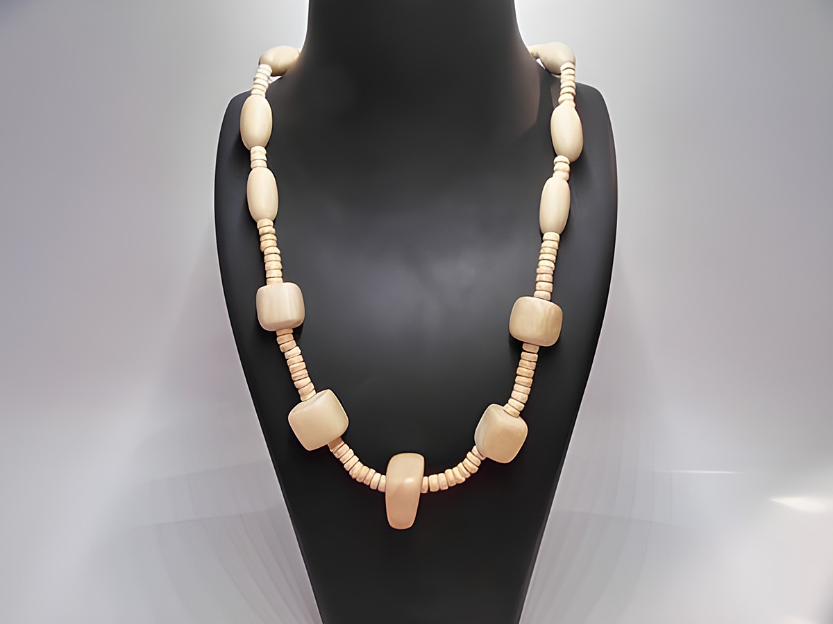 Holzkette Multiform 22 mm naturbraun 60 cm Holz Schmuck von Juwelier Harnisch einzigartiges Design mit verschiedenen Holzperlen in naturbraun. Perfekt für jeden Anlass und geschmackvollen Stil.