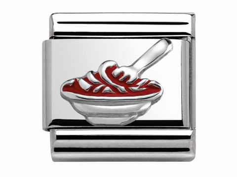 Ein silberner Charm aus Edelstahl mit einem Emaille-Motiv von Spaghetti in einer Schüssel, verziert mit roter Sauce und einem Löffel. Stilvoll und kreativ, ideal für Zauberanhänger.