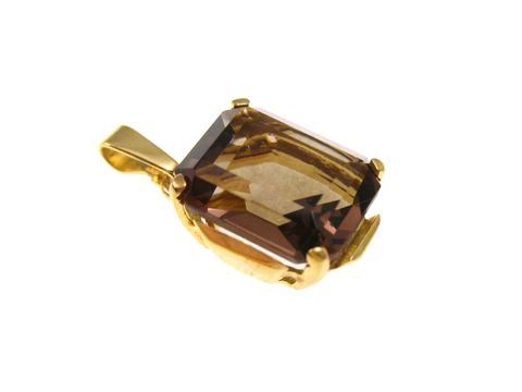 Dunkelgoldener Anhänger mit einem klaren, facettierten Rauchquarz in quadratischer Form, der einen Durchmesser von 14 mm hat, hergestellt von Juwelier Harnisch.