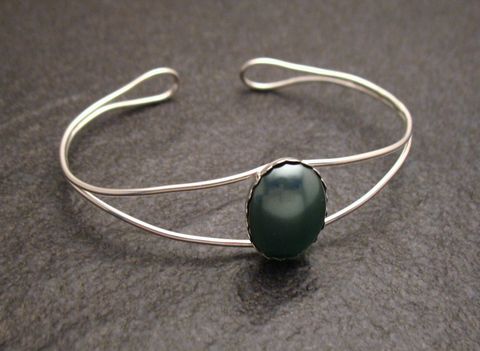 Perle GRAUGRÜN Cabochon 17 cm Sterling Silber Armreifen von Juwelier Harnisch mit elegantem Design und schimmerndem Stein, Umfang 17 cm, ideal für stilvolle Anlässe.