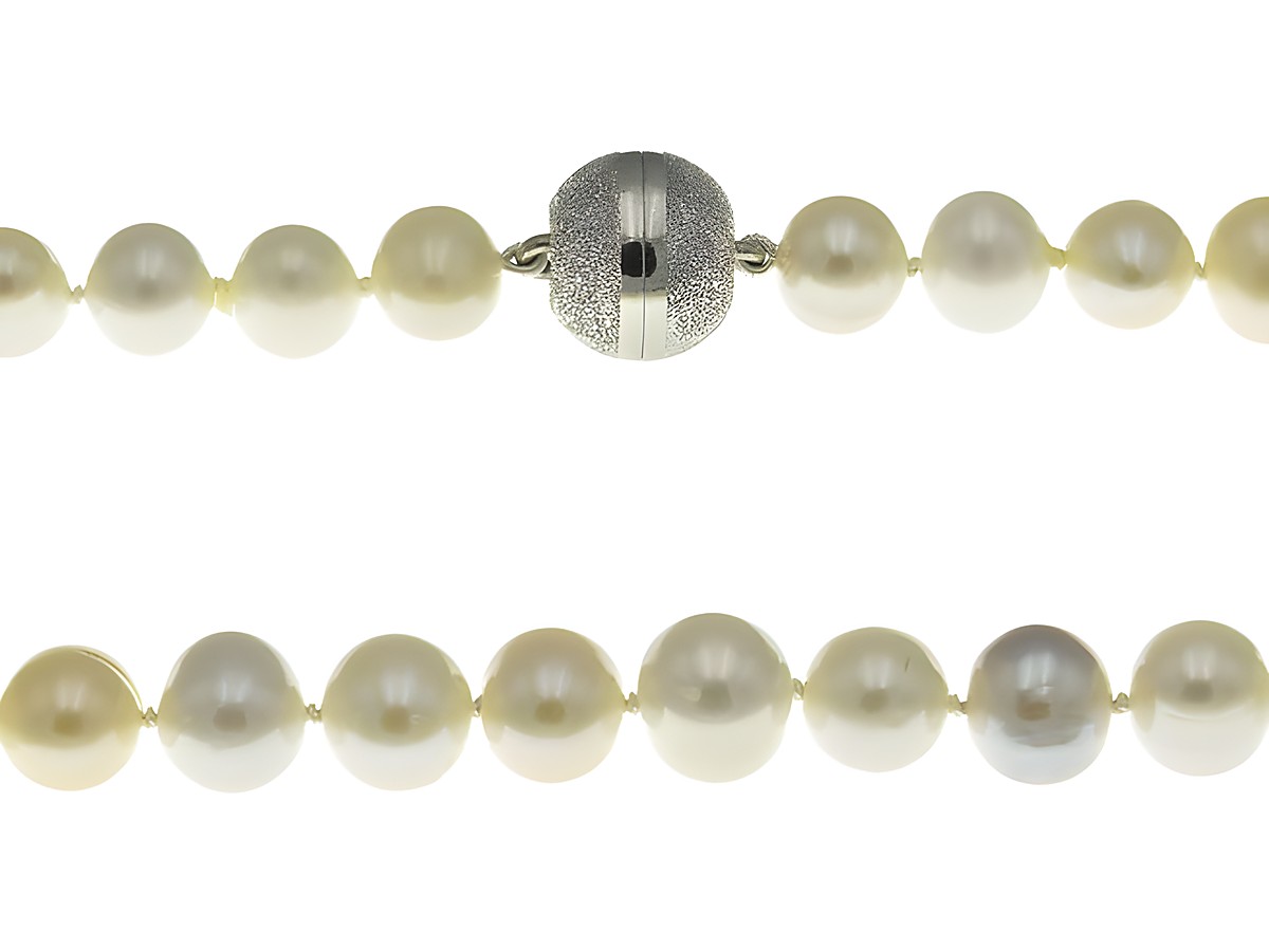 Mehrfarbige Perlenkette mit Süßwasser Zuchtperlen von 47 cm Länge, klassisch gestaltet und mit einem eleganten Verschluss des Herstellers Juwelier Harnisch.