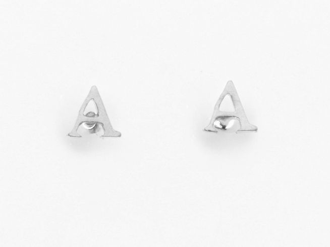 Ohrringe Ohrstecker Buchstabe A aus Silber 925 mit Initialien, hergestellt von Juwelier Harnisch, stilvolles und elegantes Design für jeden Anlass.