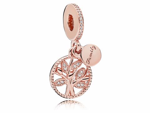 Charm Anhänger aus PANDORA Rose mit einem filigranen Baum des Lebens Design, verziert mit Zirkonia Steinen, erhältlich in einer eleganten rosefarbenen Ausführung.