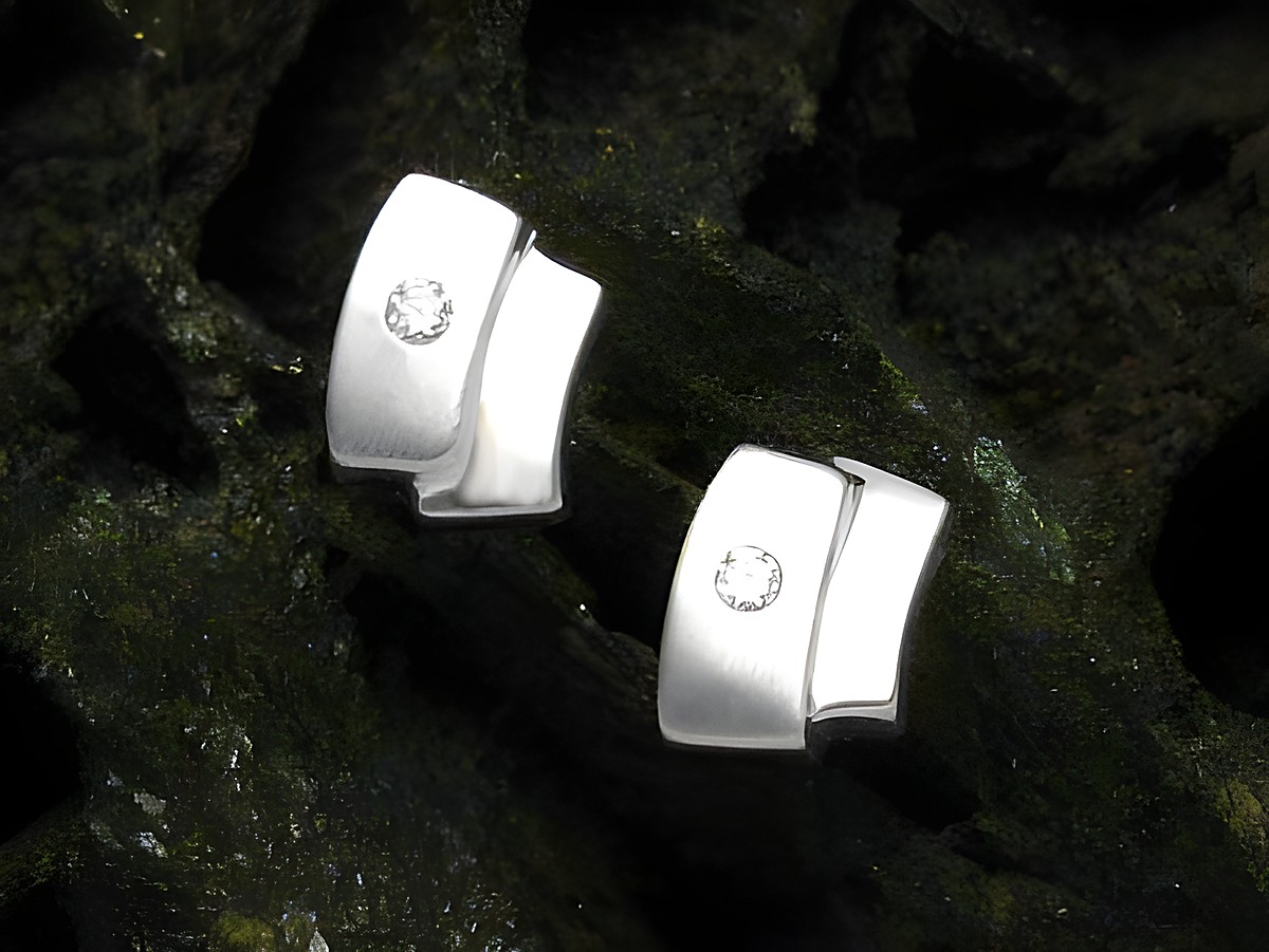 Ohrringe DESIGN 925 Sterling Silber zeitlos Zirkonia von Juwelier Harnisch, elegant und modern gestaltet mit funkelndem Zirkonia, ideal für jeden Anlass.