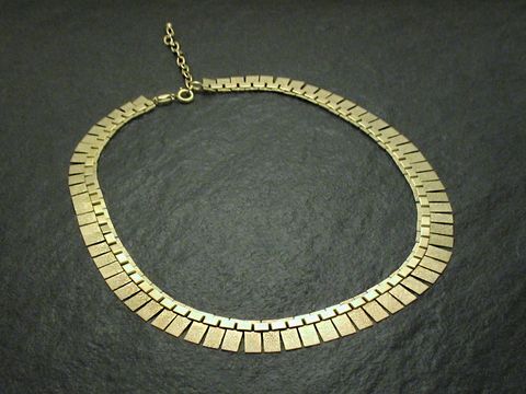 Wunderschönes Collier -Echt Doublé hochwertig vergoldet, Hersteller Juwelier Harnisch, Colliers, elegant und stilvoll, mit einem einzigartigen, geometrischen Design, ideal für besondere Anlässe.
