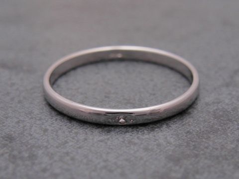 Zierlicher Goldring aus Weißgold 333 mit einem Diamanten, Größe 56, Hersteller Juwelier Harnisch, bis Größe 56/18.