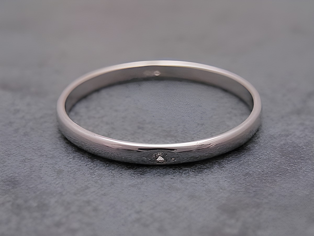 Zierlicher Goldring aus Weißgold 333 mit einem Diamanten, Größe 56, Hersteller Juwelier Harnisch, bis Größe 56/18.