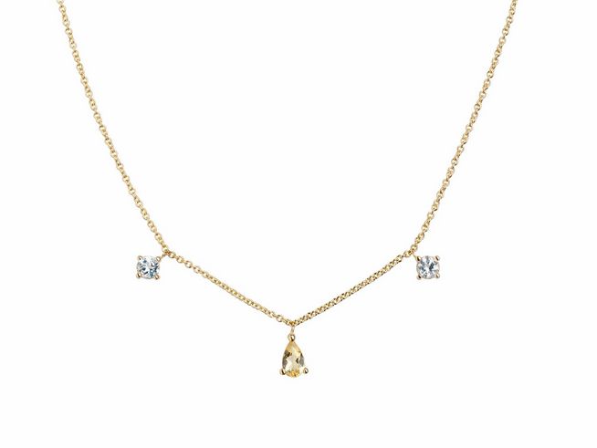 Zarte Gelbgold Kareekette von Xenox mit drei funkelnden Steinen, darunter ein tropfenförmiger Anhänger, stilvoll und elegant, ideal für jeden Anlass.