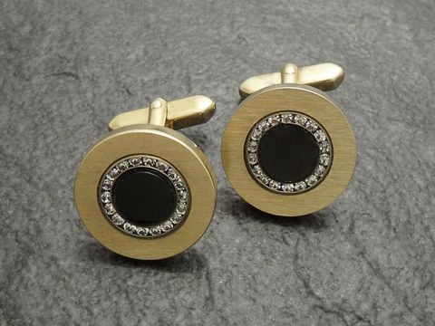 Retro vergoldete Manschettenknöpfe mit Strass und Onyx-Look in goldfarbenem Design, hergestellt von Juwelier Harnisch. Ideal für elegante Anlässe.