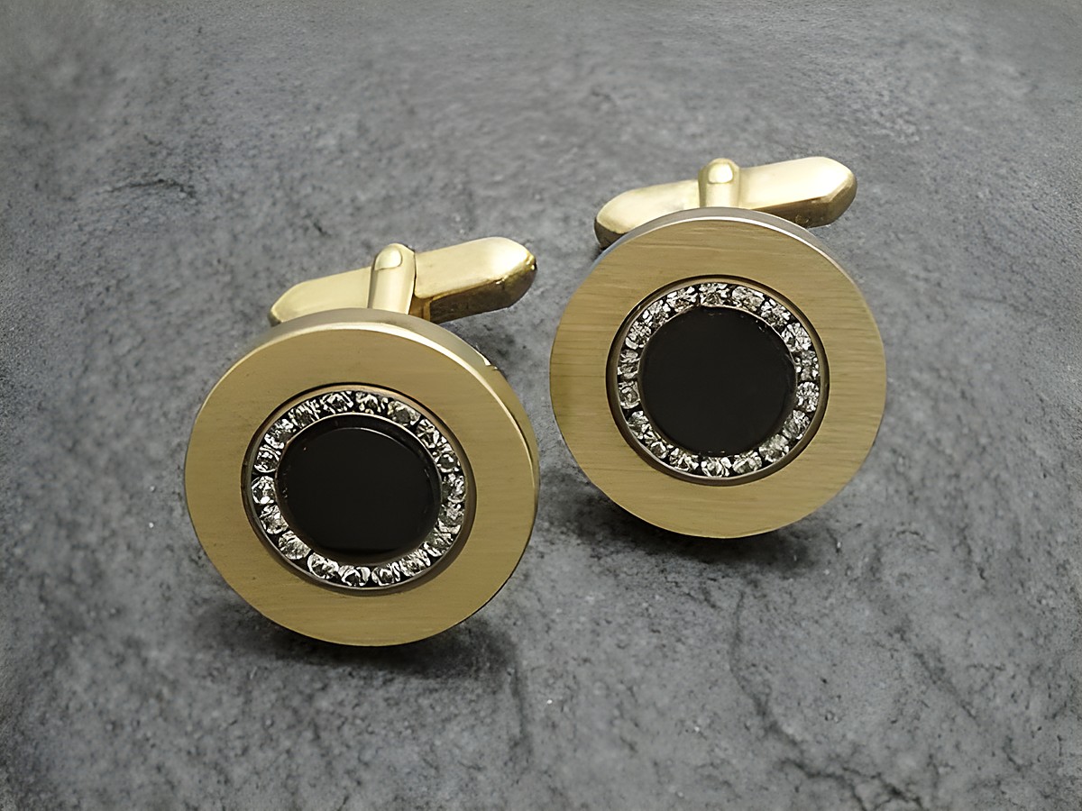 Retro vergoldete Manschettenknöpfe mit Strass und Onyx-Look in goldfarbenem Design, hergestellt von Juwelier Harnisch. Ideal für elegante Anlässe.
