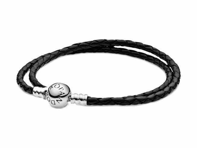 Doppeltes schwarzes Lederarmband von Pandora, 41 cm lang, mit silberner Verschlusskugel, geflochtenes Design für eleganten Stil und besonderen Look.