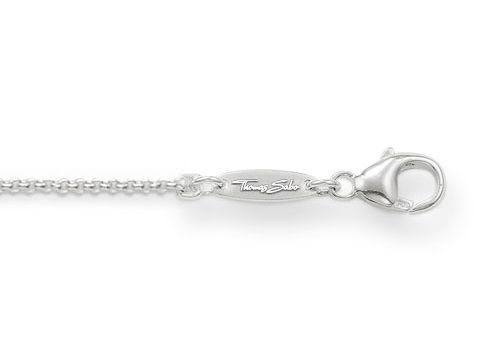 Die Charm Ketten von Thomas Sabo aus poliertem Silber mit einer Länge von 38, 40 oder 42 cm zeigen einen klassischen Karabinerverschluss und die eingravierte Marke.