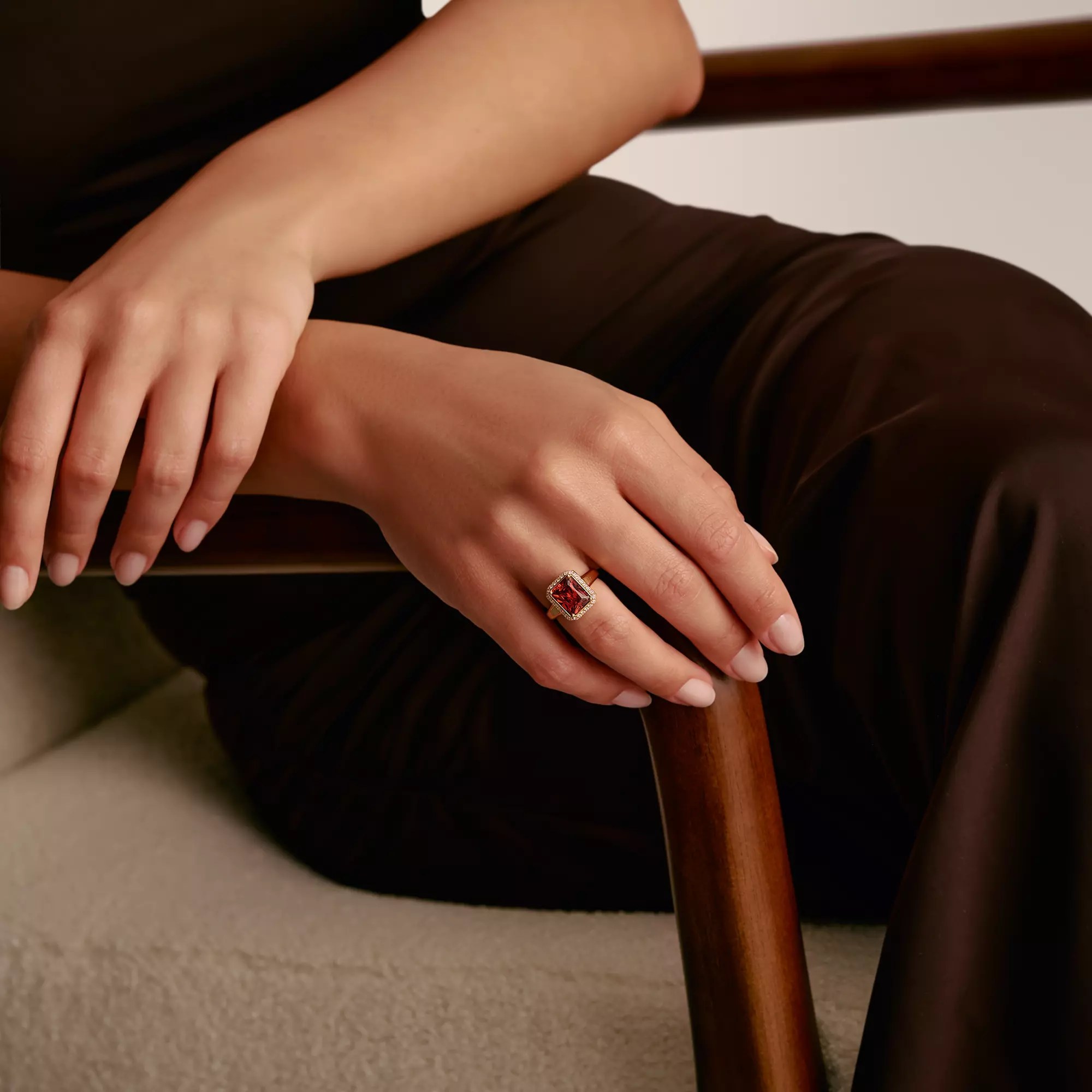 Thomas Sabo Ring mit Rotem Oktagon-Stein 18k Vergoldung – ELYNDRA – Silber – Zirkonia – Ansicht 4