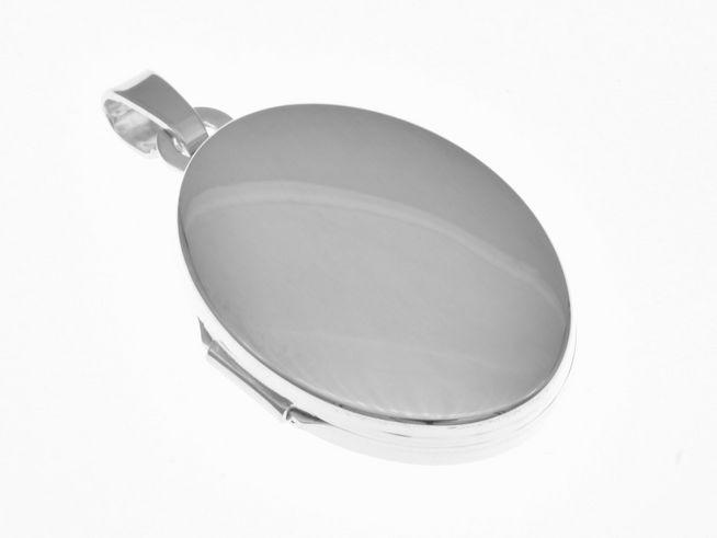 Ovales Medaillon aus 375 Weißgold, zeitloses Design, Hersteller Juwelier Harnisch, glänzende Oberfläche, ideal für persönliche Erinnerungen oder Gravuren.