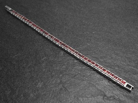Silberarmband quadratisch 19 cm Design mit Zirkonia, Hersteller Juwelier Harnisch, elegant und glänzend mit steinbesetztem Muster. Ideal für besondere Anlässe.