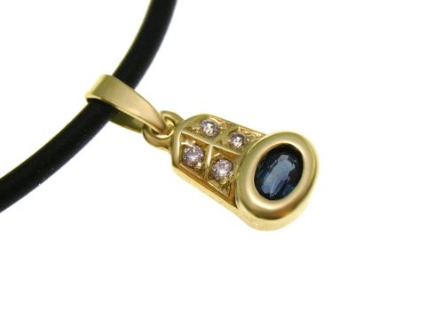 Goldanhänger mit Saphir und Zirkonia, designer Muster von Juwelier Harnisch, glänzende goldene Oberfläche, elegantes Design, ideal für modische Akzente und besondere Anlässe.