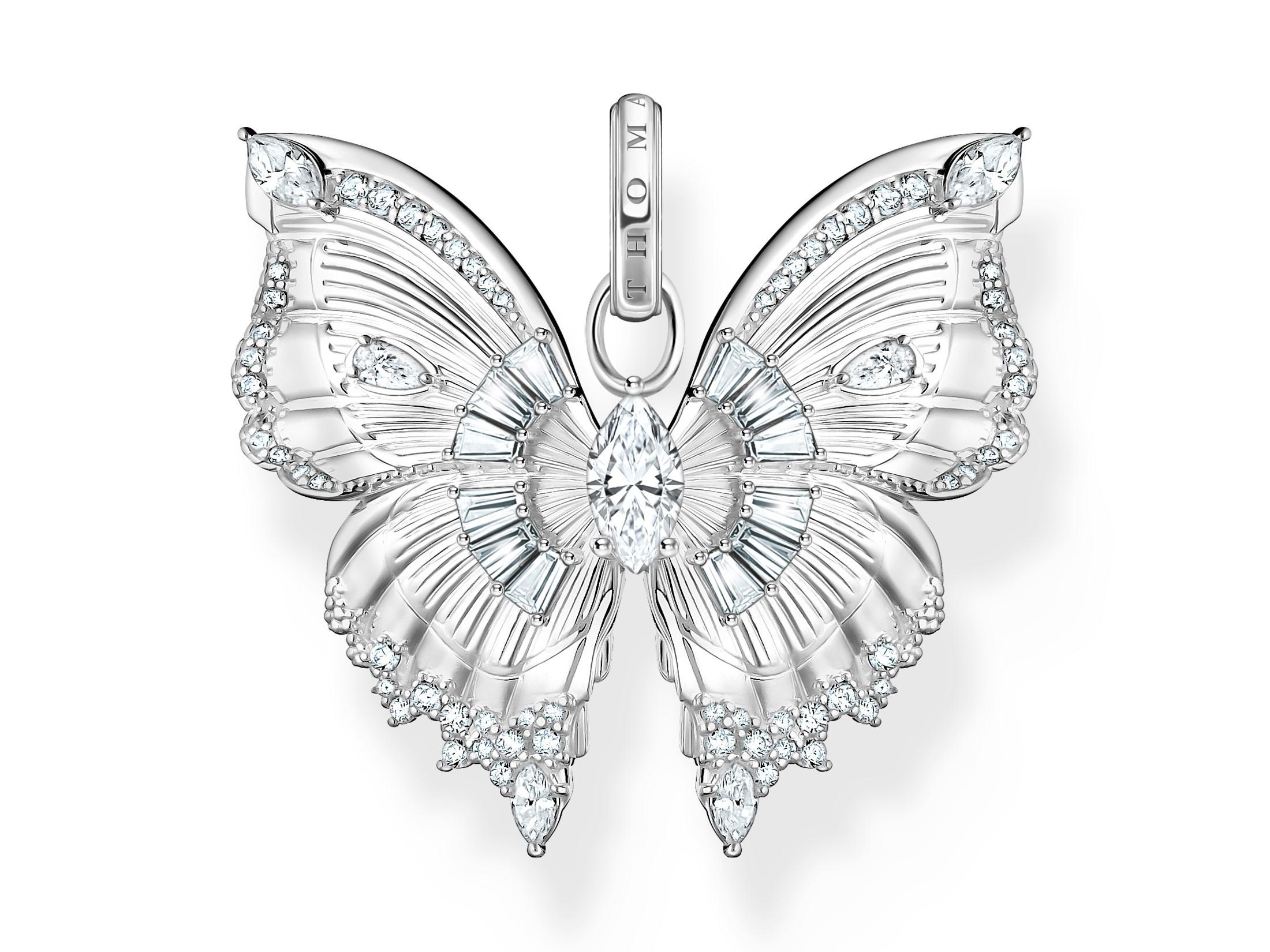 Schöner Thomas Sabo Anhänger PE984-051-14 in Schmetterlingsform, detailreich mit funkelnden Steinen gestaltet, ideal für stilvolle Akzente und als Teil der Neuheiten aus der Blooming Skies Kollektion.