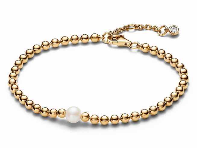Zuchtperle und Kugeln Armband von Pandora, vergoldet, mit Steinmix in Weiß, Länge 18 cm, elegantes Design mit einer Zuchtperle und goldenen Kugeln, ideal für stilvolle Akzente.