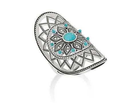 Silberner Ring von Thomas Sabo mit einer beeindruckenden, geschwungenen Form, besetzt mit imitiertem Türkis und türkisfarbenen Zirkonia, Größe 54.