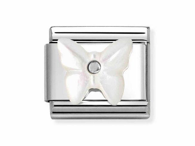 Schmetterlingsmotiv in Perlmuttweiß mit Zirkonia und silberner Befestigung von Nomination, elegantes Design, perfekt für stilvolle Schmuckstücke. Silvershine Motive, klassische Schönheit.