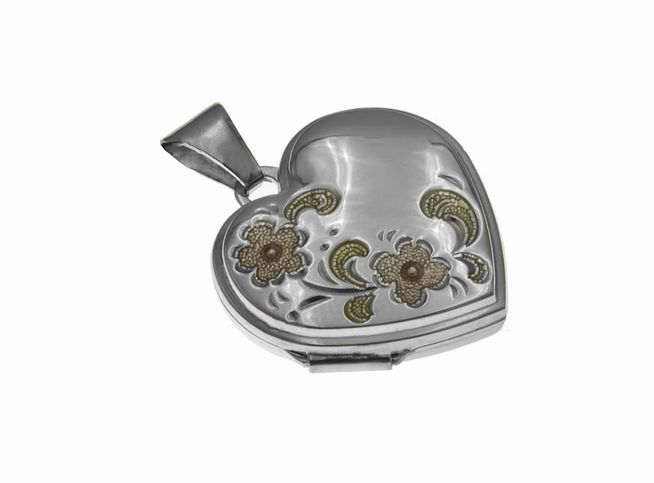Medaillon in Herzform aus poliertem Sterling Silber mit filigranen rosa Blumenmotiven, Hersteller Juwelier Harnisch, ideal als liebevolles Schmuckstück oder Geschenk.