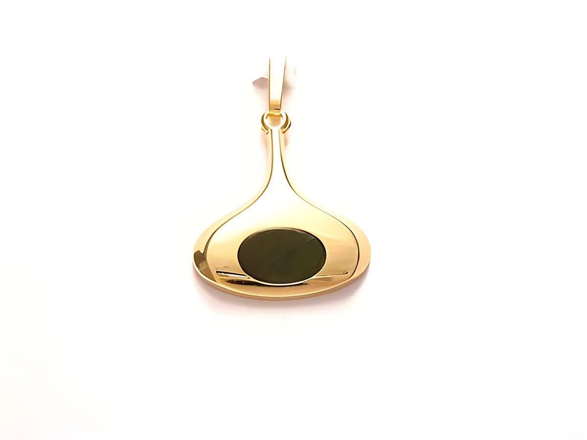 Designer Stück Jade Anhänger mit Gold Auflage Doublé, Hersteller Juwelier Harnisch, eleganter Anhänger mit geschwungener Form und einer glänzenden Oberfläche, ideal als modisches Accessoire.
