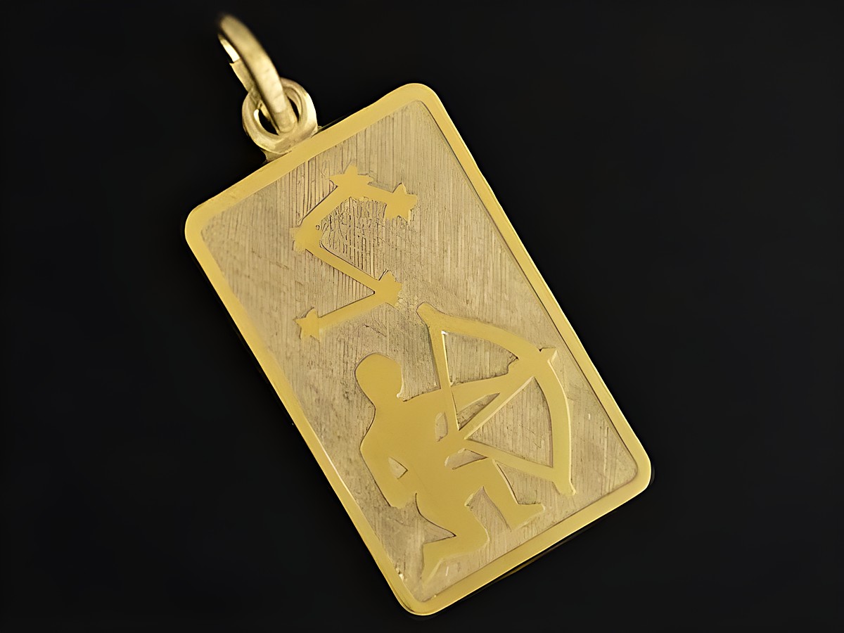 Schütze Anhänger Gold 333 in rechteckiger Form, mit Abbildung eines Bogenschützen und Sternzeichen-Symbol, Hersteller Juwelier Harnisch, Schütze.