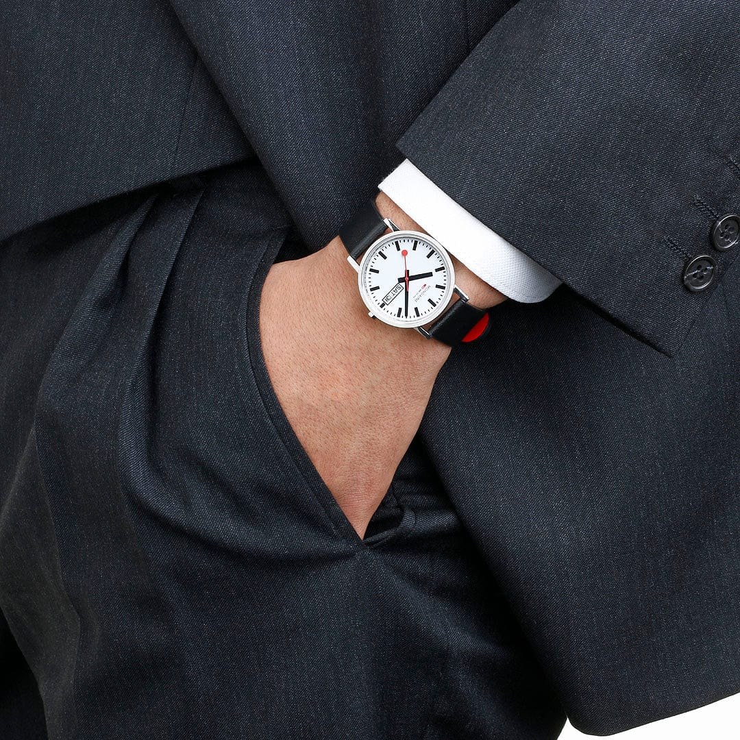 Mondaine Uhr Classic - A667.30314.11SBBV - 36 mm - Ziffernblatt Weiss – Ansicht 2