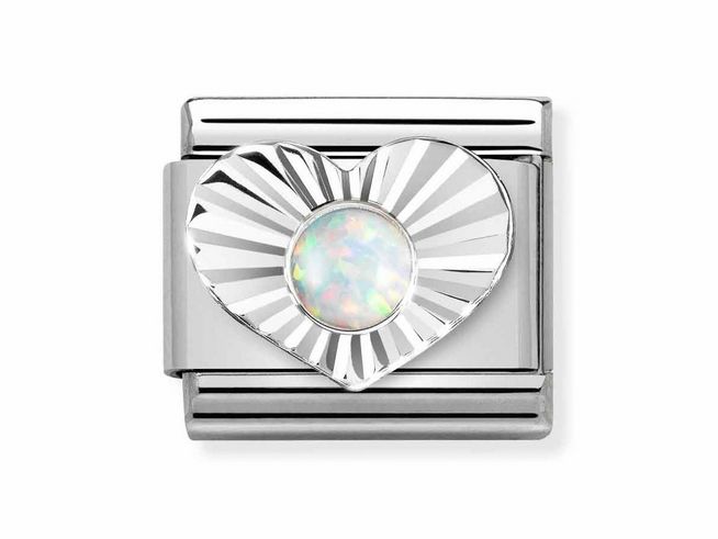 Herz aus Silber mit diamantierter Oberfläche und opalisiertem Stein in der Mitte, Teil des Nomination Armband-Systems, Modell Classic OPAL WEIß, Hersteller Nomination, Silvershine Steine.