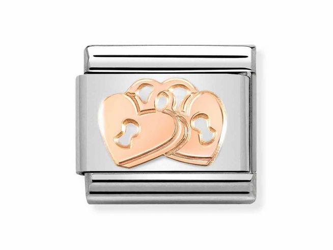 Ein herzförmiger Charm aus Edelstahl mit roségoldener Auflage, der zwei ineinandergreifende Herzen zeigt, ideal für personalisierte Schmuckstücke von Nomination.