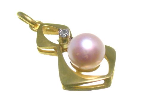 Zuchtperle Diamant Gold Anhänger aus Gelbgold mit einer Größe von 22 mm, Hersteller Juwelier Harnisch, verziert mit einem Diamanten, elegant und zeitlos.